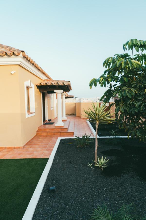 Moderne Villa Met Verwarmd Zwembad In Κοραλέχο Εξωτερικό φωτογραφία