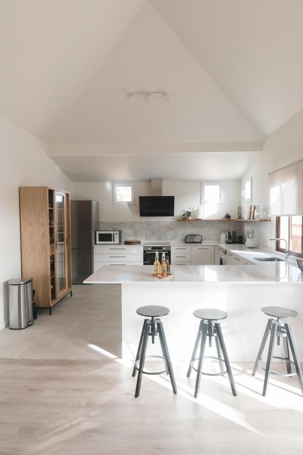 Moderne Villa Met Verwarmd Zwembad In Κοραλέχο Εξωτερικό φωτογραφία