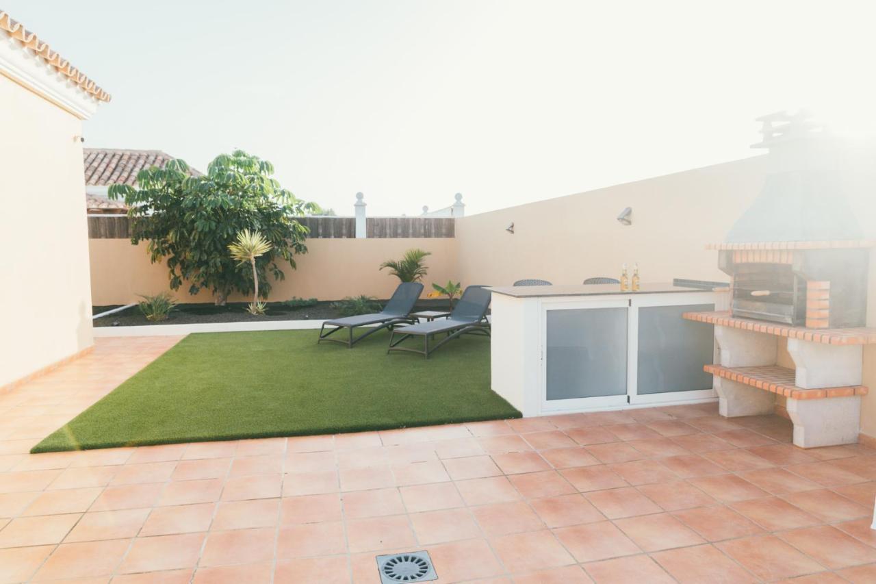 Moderne Villa Met Verwarmd Zwembad In Κοραλέχο Εξωτερικό φωτογραφία