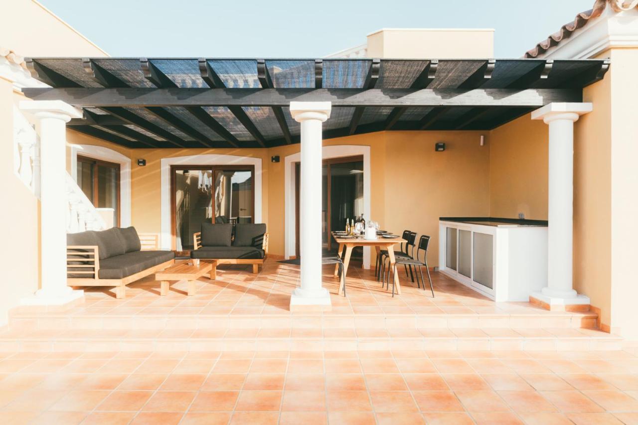 Moderne Villa Met Verwarmd Zwembad In Κοραλέχο Εξωτερικό φωτογραφία